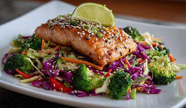 https://www.apollohealthco.com/wp-content/uploads/CruciferousMedleyBowlwithSalmon.jpg