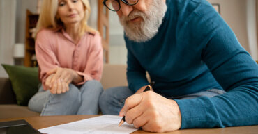 https://www.apollohealthco.com/wp-content/uploads/May26WritingforCognition-370x193.jpg