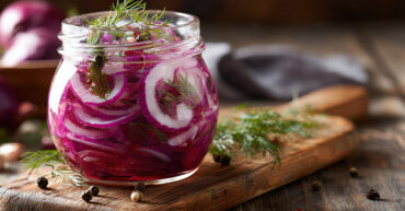 https://www.apollohealthco.com/wp-content/uploads/Quick-pickledRedOnions-370x193.jpg