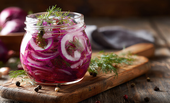 https://www.apollohealthco.com/wp-content/uploads/Quick-pickledRedOnions.jpg