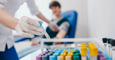 https://www.apollohealthco.com/wp-content/uploads/p-tau217_Blood_Test-1-370x193.jpg